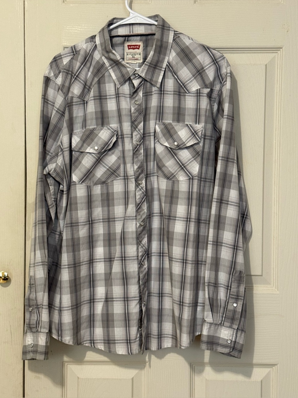 Levi's pearl snap long sleeve collared plaid shirt  XL